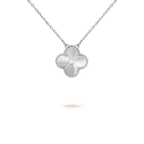 [Opulent Aurora]CLOVER  15MM DIAMOND LASER NECKLACE SILVER