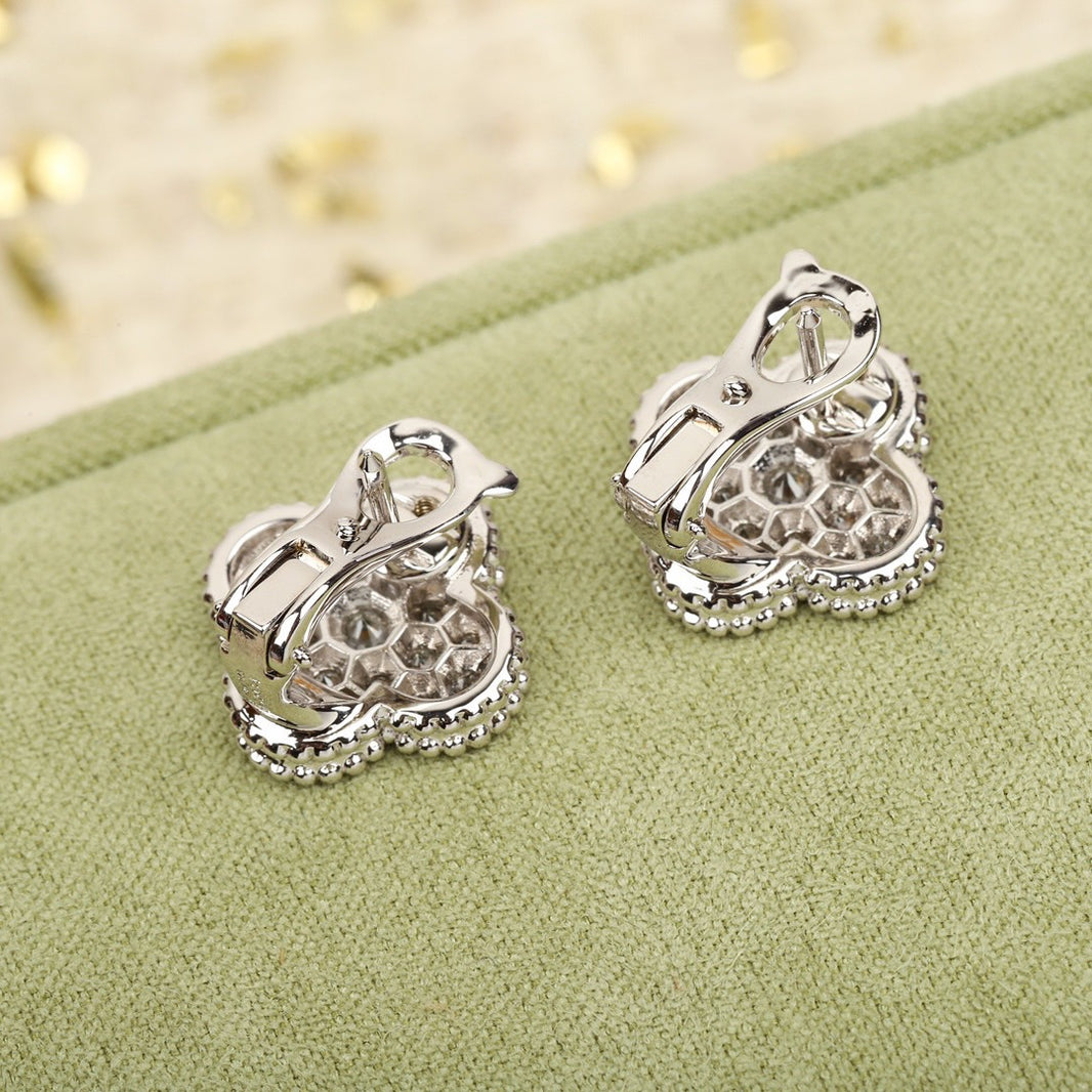 [Amore Jewelry]CLOVER DIAMOND STUD EARRINGS