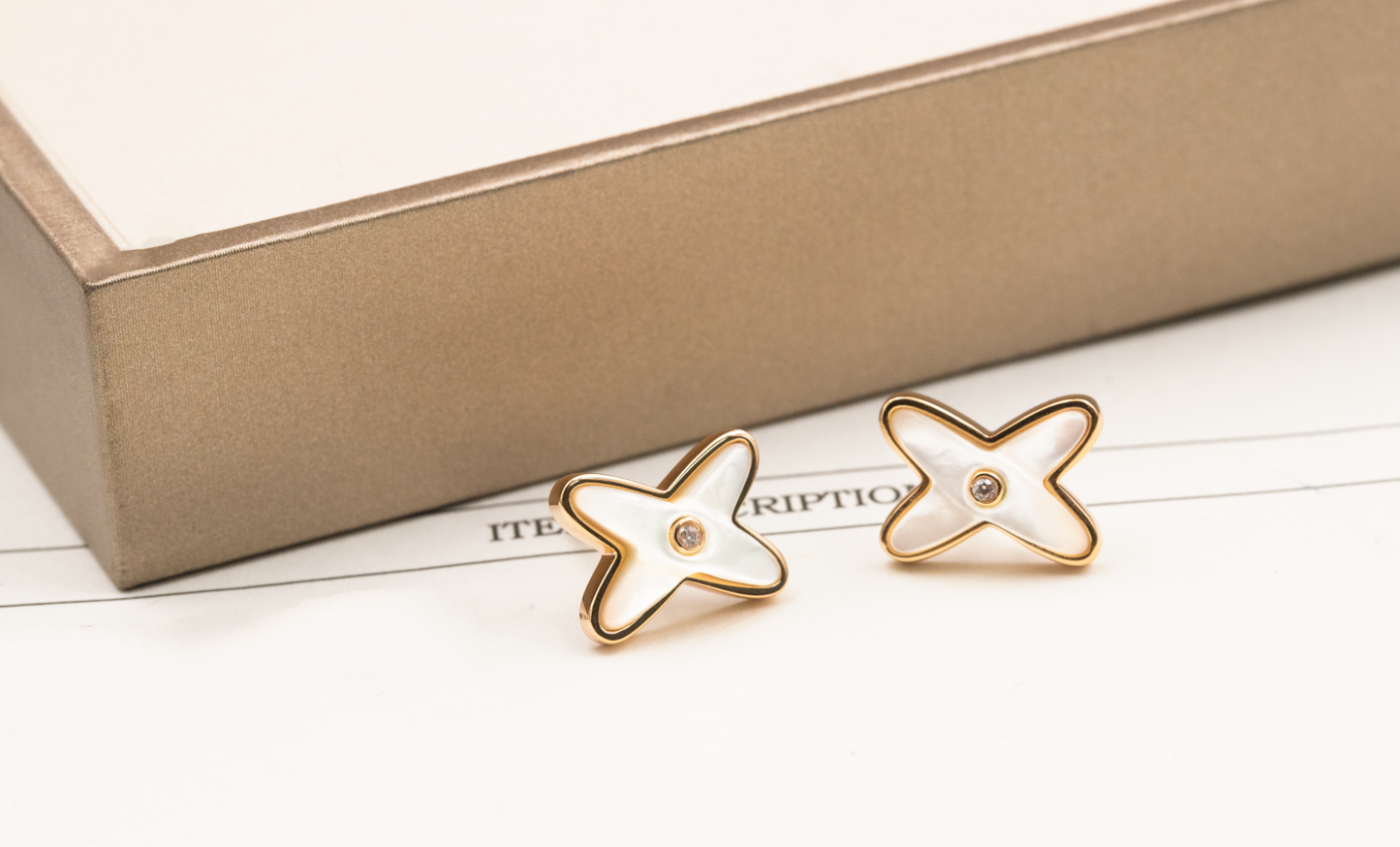 [Opulent Aurora]JEUX DE WHITE MOP PINK GOLD DIAMOND EARRINGS